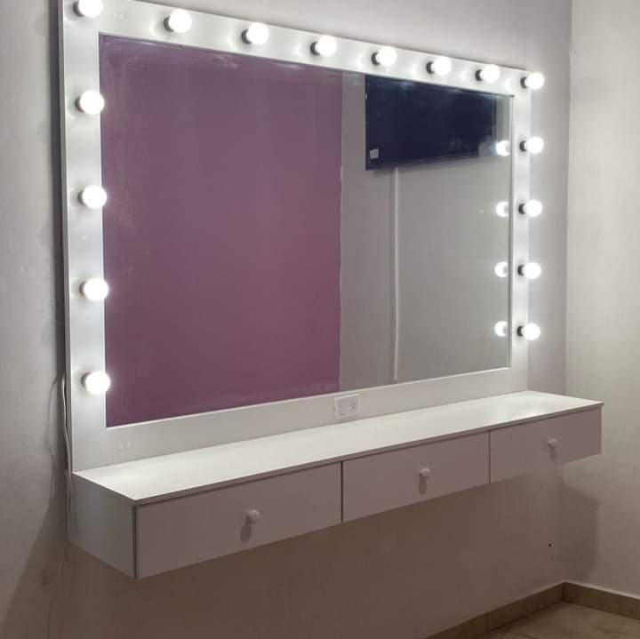Espejo tocador pequeño con luz moderno cromo brillo